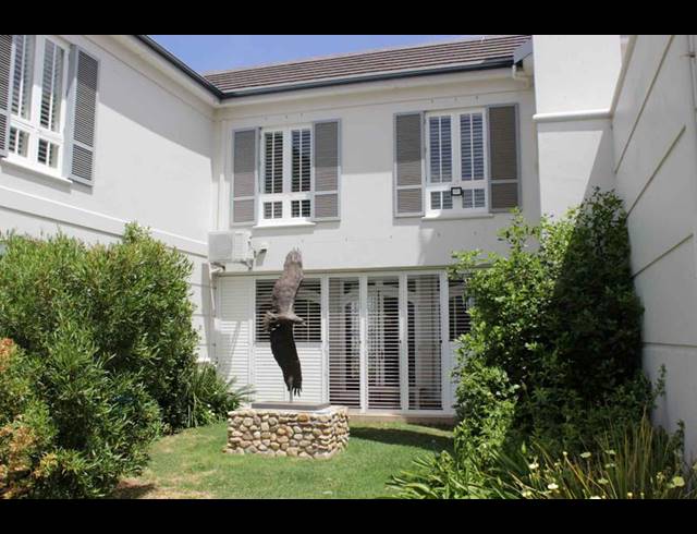 5 BEDROOM HOUSE FOR SALE IN SIR LOWRY'S PASS